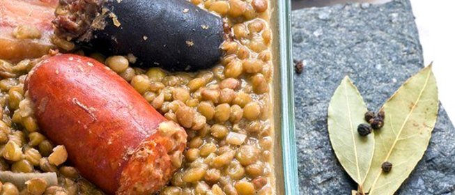 Сосиски с чечевицей