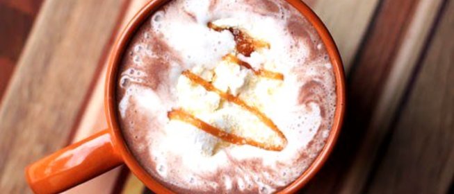 Горячий шоколад с карамелью и морской солью