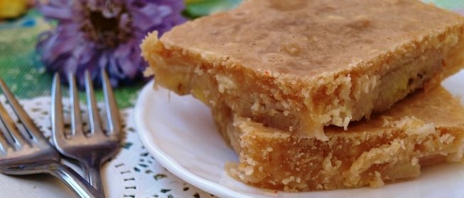 Творожная запеканка с бананом и белым шоколадом