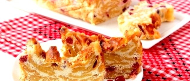 Творожная запеканка с кукурузными хлопьями и клюквой