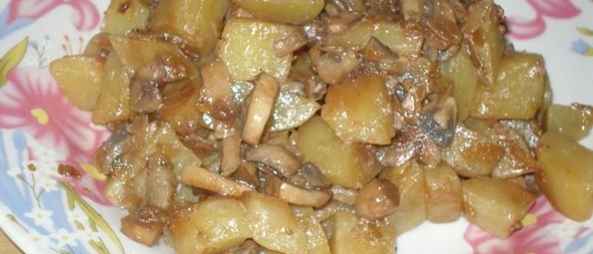 Картошка тушеная с грибами