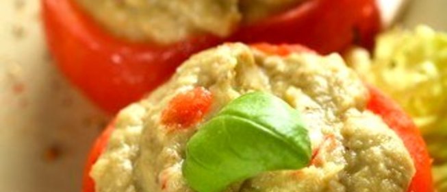 Закуска из бобов эдамам, кинзы и сока лайма