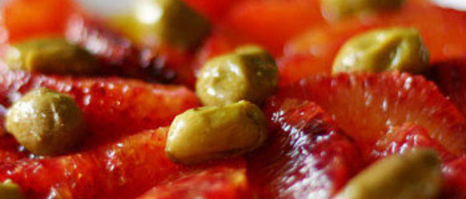 Карпаччо из апельсина и зеленых оливок