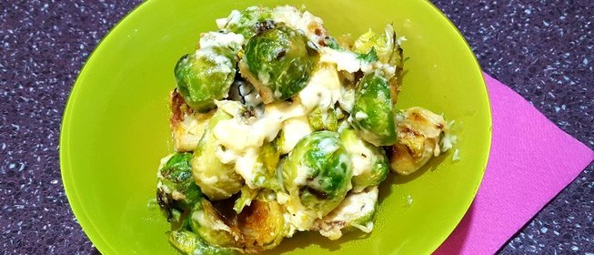 Брюссельская капуста под сырным соусом