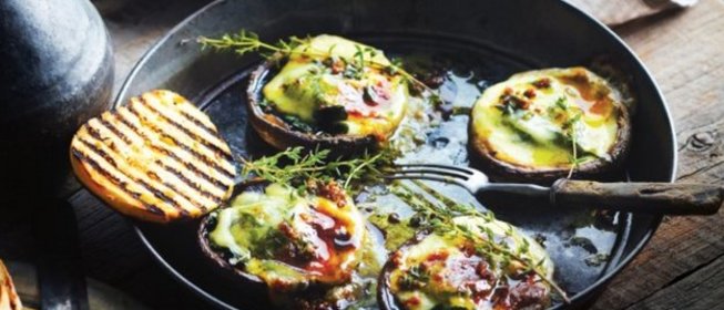 Шампиньоны со шпинатом и сыром