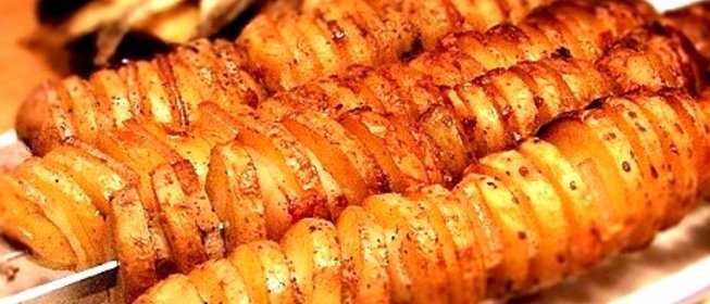 Картофель в фольге на углях