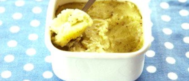 Греческая картофельная закуска с миндалем и чесноком