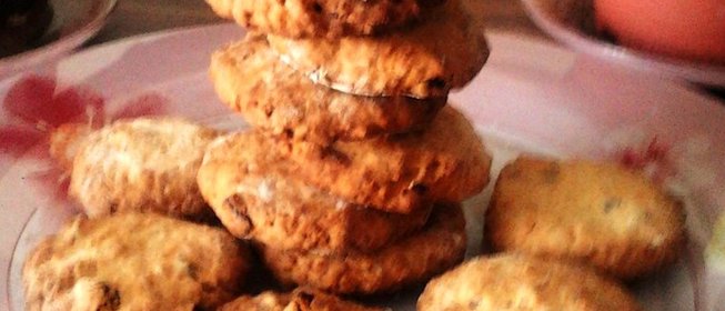 Овсяное печенье с орехами и цукатами