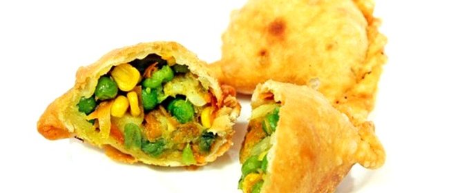 Вегетарианские жареные самосы с овощами и кешью