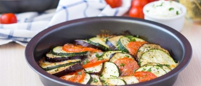 Овощи, запеченные под сыром