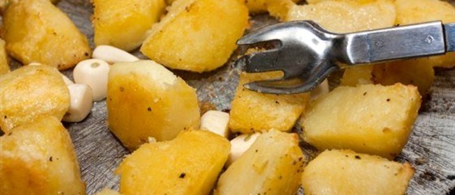 Запеченный картофель с чесноком и лимоном