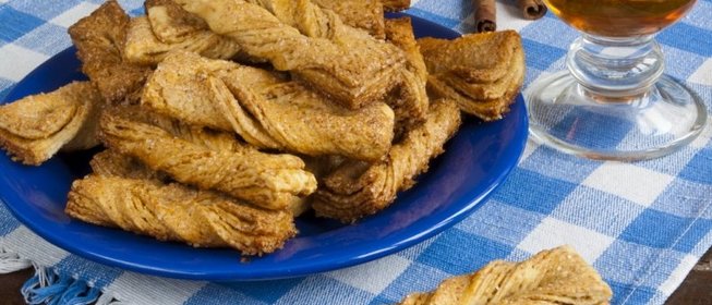 Сахарное печенье с корицей