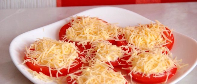Помидоры с сыром и чесноком