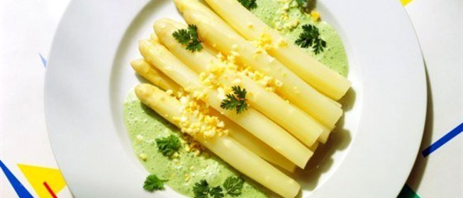 Спаржа с петрушкой и анчоусами