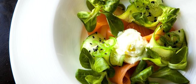 Слабосоленый лосось с огурцом от шеф-повара Mercedes bar Артема Сергеева