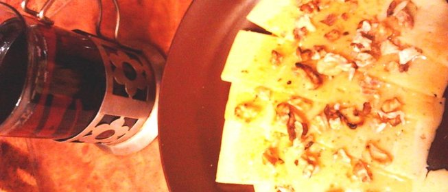 Сырная закуска с медом и орехами