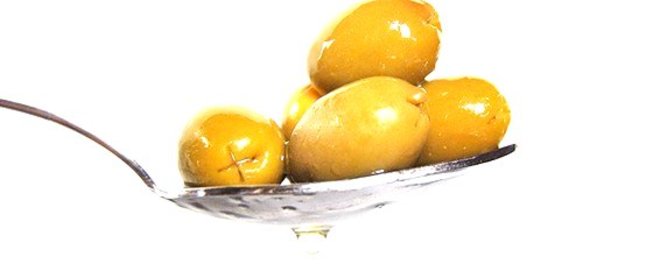 Оливки, фаршированные жареным миндалем с чили