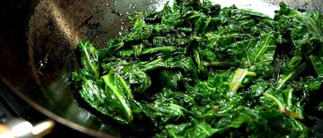 Листовая капуста с копченой паприкой