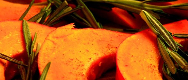 Печеная тыква с розмарином и морской солью