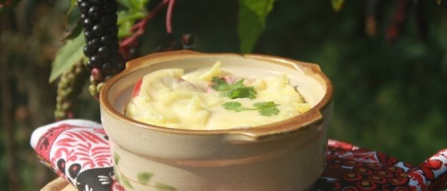 Пельмени в омлете с овощами