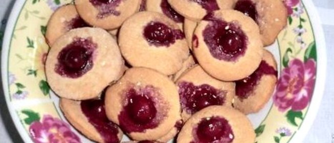 Печенье с корицей и вишней