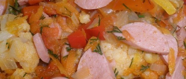Овощное рагу с сосисками