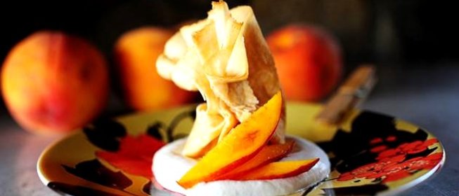 Блинчики с персиковой начинкой