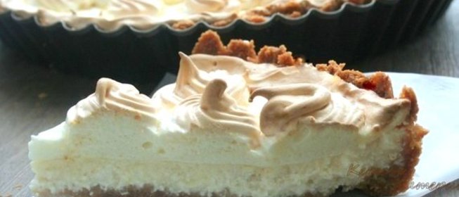 Нежная творожная запеканка с безе