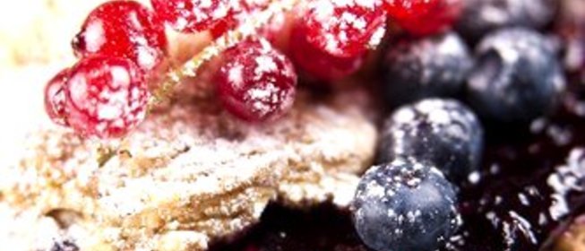 Печенье из грецких орехов с черничным джемом