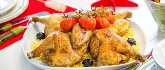 Баклажаны, фаршированные овощами и сыром