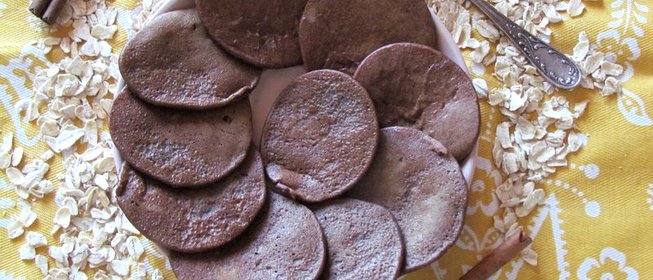 Заварные овсяные оладьи с тёмным шоколадом без сахара