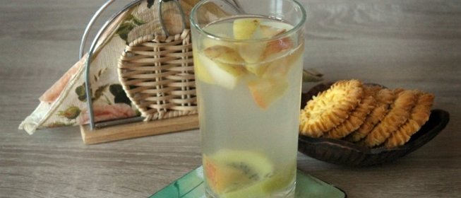 Яблочный компот с киви и лимоном