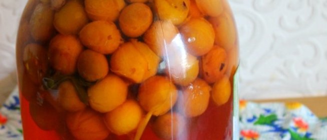 Компот из мелкой сливы с мятой