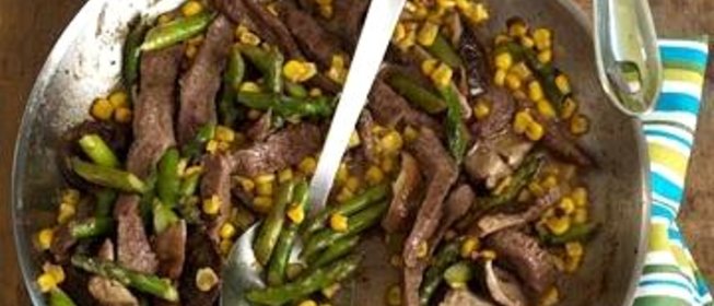 Говядина с кукурузой и спаржей