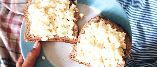 Нежный омлет с тостами от Гордона Рамзи