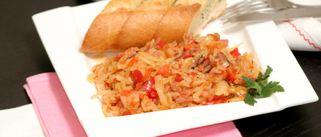 Тушеная капуста с копченостями