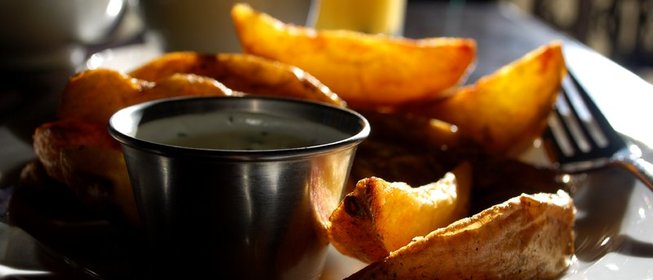 Печеный картофель с сыром фета и укропом