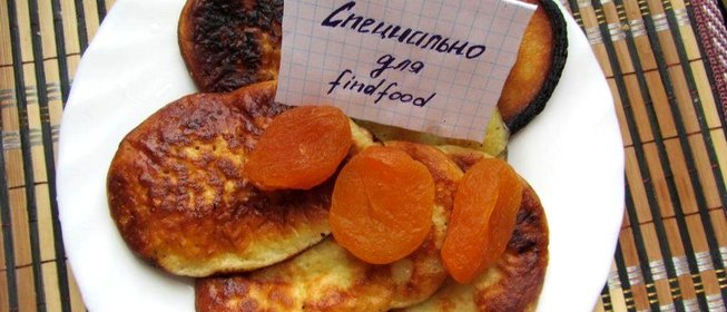 Оладьи с курагой и яблоками