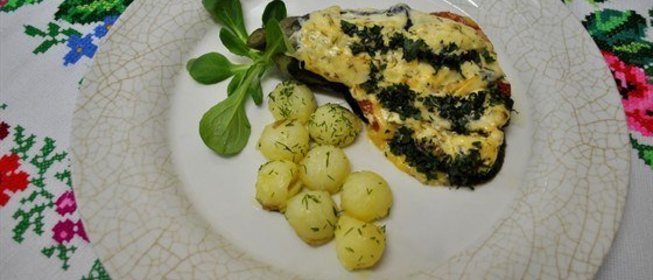 Баклажаны с помидорами и сыром