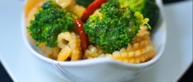 Закуска из кальмаров с брокколи по-китайски