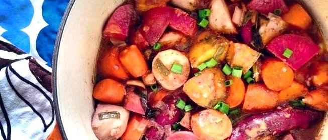 Тушеные овощи с красным вином и мускатным орехом