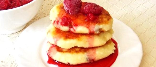 Сырники с изюмом и малиной