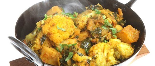 Цветная капуста с картофелем в индийских специях