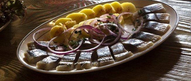 Сельдь с гарниром