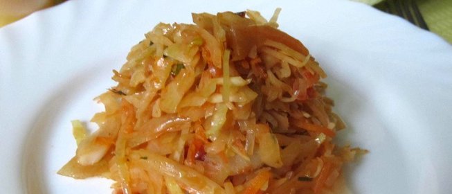 Капуста тушеная с луком-пореем