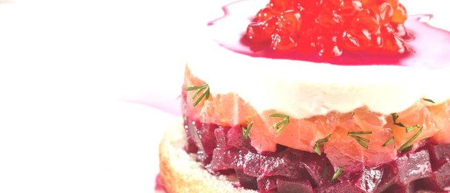 Тартар из свеклы и форели с красной икрой