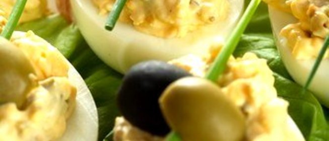 Фаршированные яйца с каперсами и анчоусами по‑средиземноморски