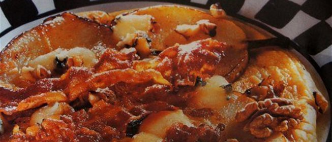 Грушевые блины с хрустящим беконом