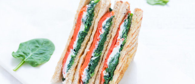 Сэндвич со шпинатом и лососем