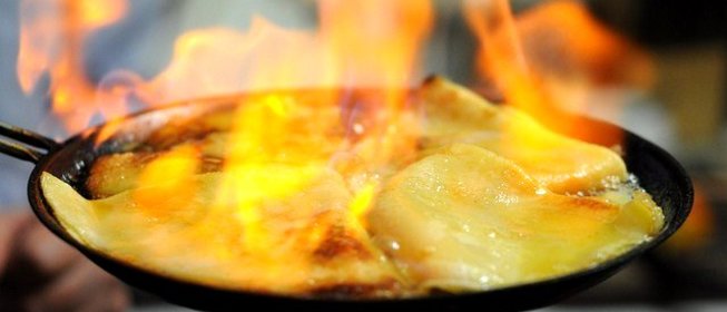 Сливочные блины в апельсиновом соусе